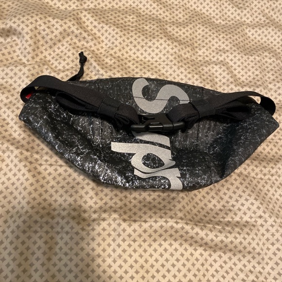 Supreme Waterproof reflective speckled waist bag - Picture 3 of 4
